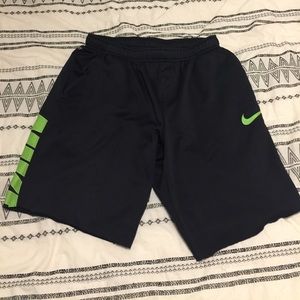 Men’s Nike shorts size large
